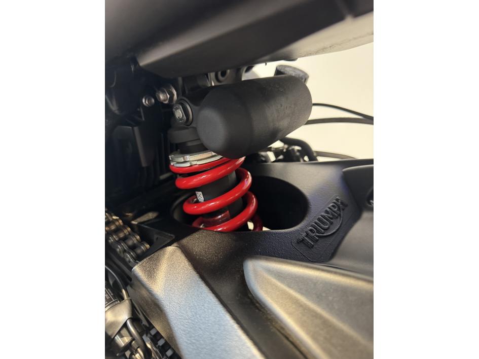 TRIUMPH STREET TRIPLE 765 R A2 POUR 168€ MOIS CHEZ TRIUMPH AGEN