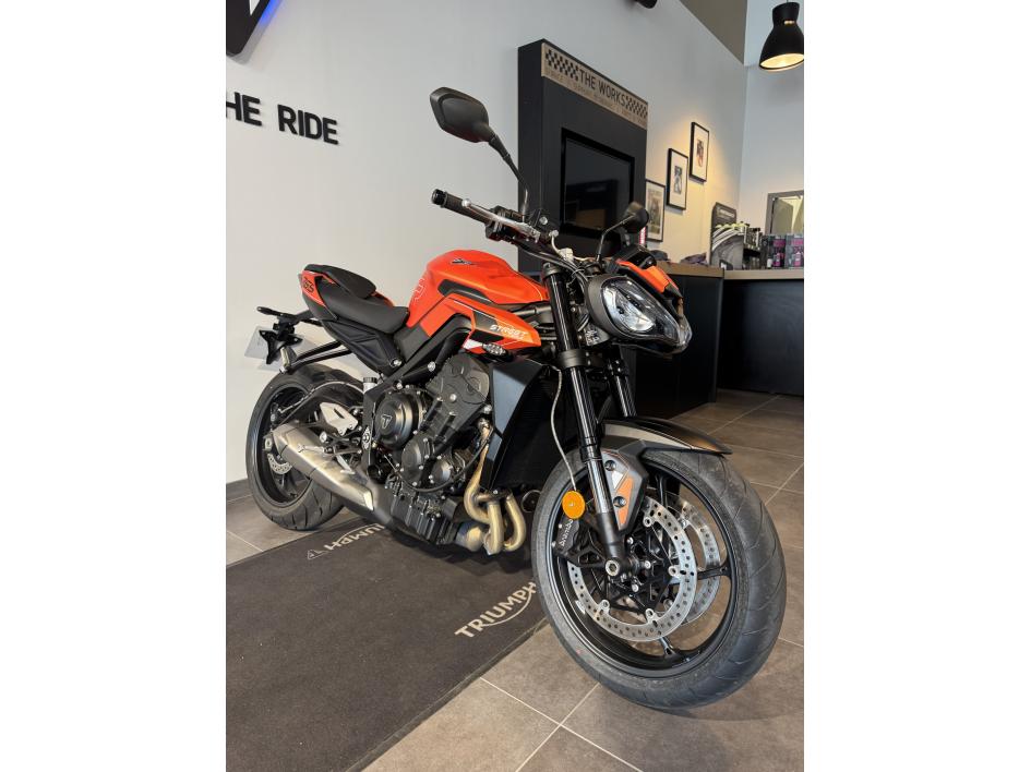 TRIUMPH STREET TRIPLE 765 R A2 POUR 168€ MOIS CHEZ TRIUMPH AGEN