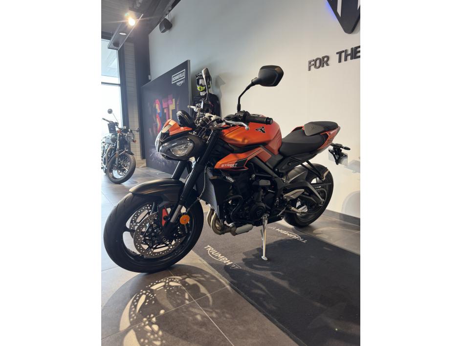 TRIUMPH STREET TRIPLE 765 R A2 POUR 168€ MOIS CHEZ TRIUMPH AGEN