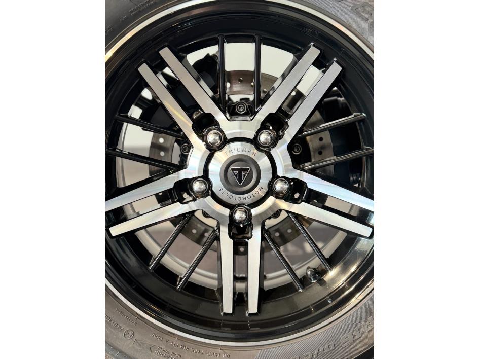 TRIUMPH ROCKET 3 GT pour 350€ /mois Triumph Agen