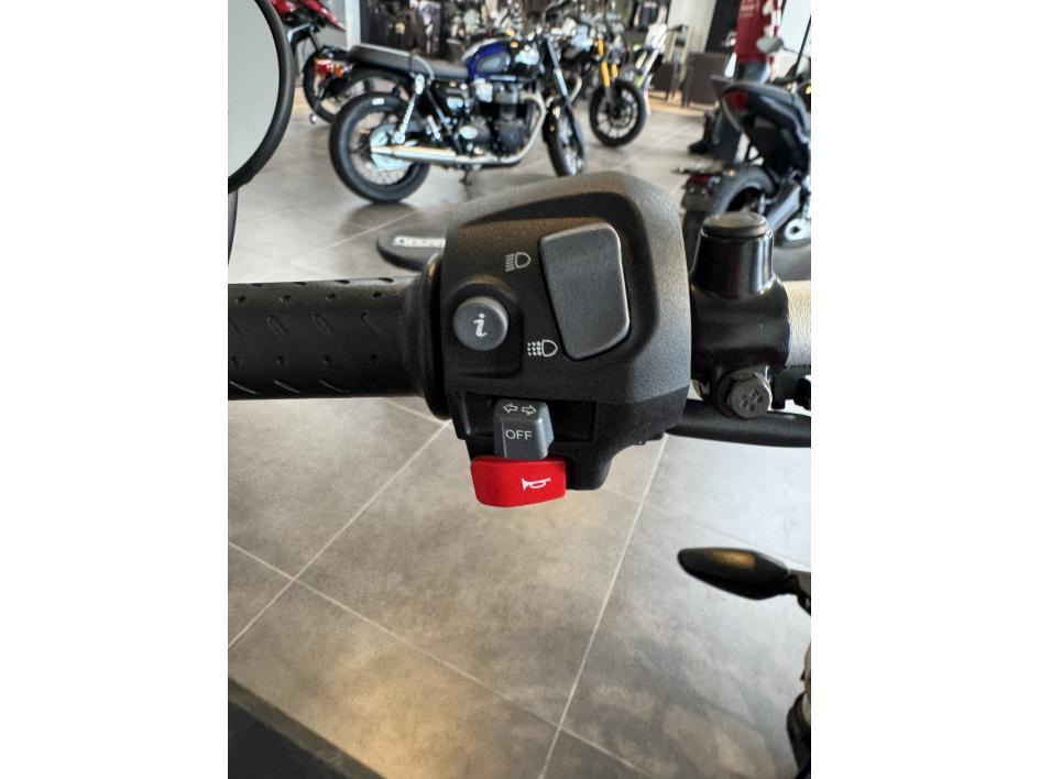 TRIUMPH SPEED 400 pour 95 €/mois chez Triumph Agen 