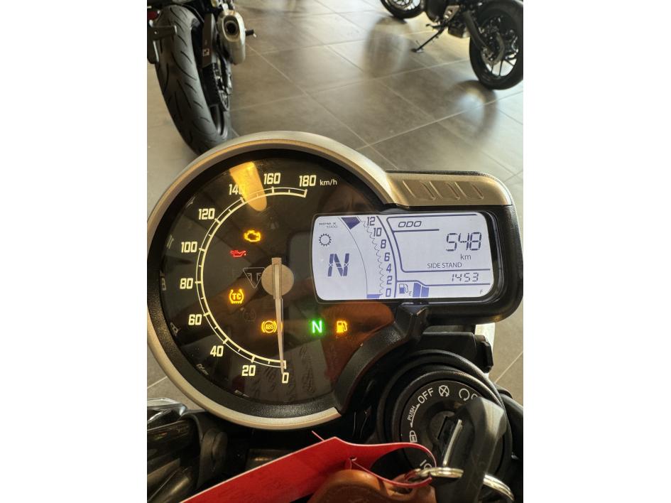 TRIUMPH SPEED 400 pour 95 €/mois chez Triumph Agen 